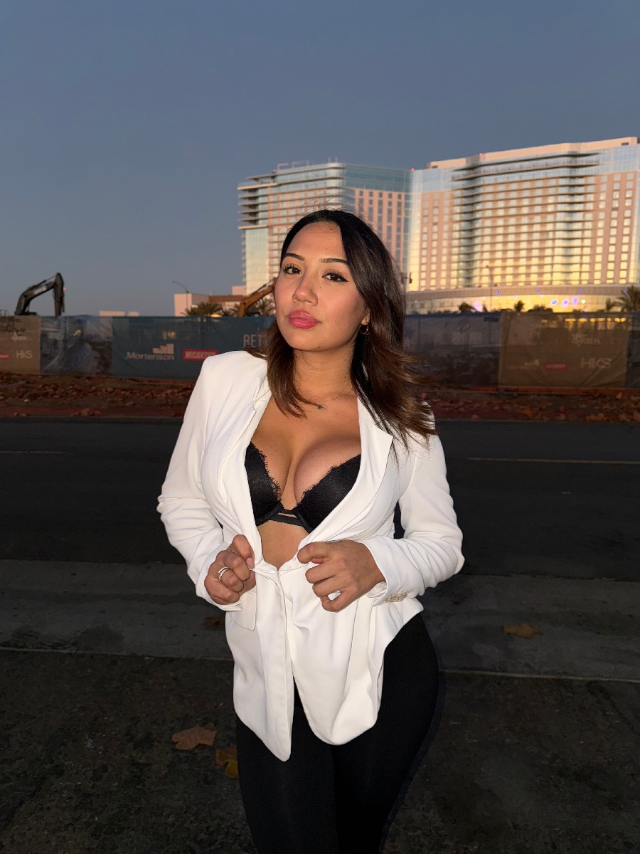 Take a pause and enjoy Ali Cruz — streaming from Nairobi